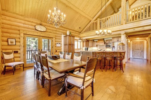 House (5 Bedrooms) | Interior