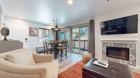 Condo, 1 Bedroom | Living area | Smart TV