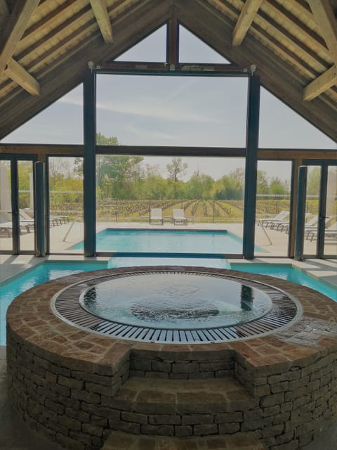 Couples treatment rooms, sauna, hot tub, steam room, Turkish bath