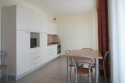 Apartment, Partial Sea View | Private kitchen | Fridge, oven, stovetop, cookware/dishes/utensils