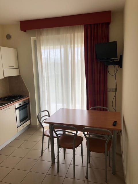 Apartment, Partial Sea View | Private kitchen | Fridge, oven, stovetop, cookware/dishes/utensils