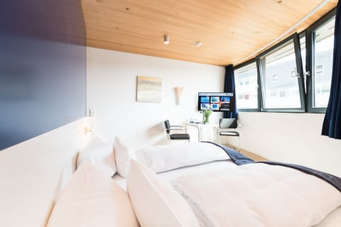 Suite | In-room safe, desk, iron/ironing board, rollaway beds