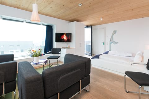 Penthouse, 1 King Bed | In-room safe, desk, iron/ironing board, rollaway beds