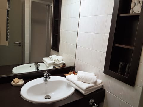 Superior Double Room, Sea View | Bathroom