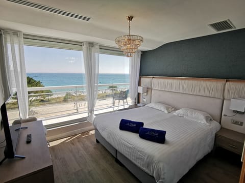 Superior Room, Balcony, Oceanfront | Minibar, in-room safe, soundproofing, iron/ironing board