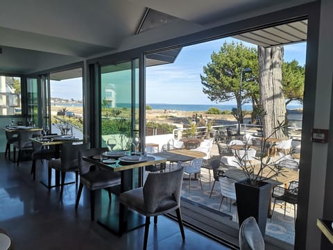 Breakfast, lunch, dinner served; local cuisine