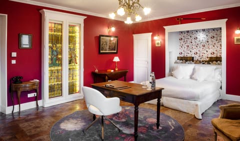 Minibar, in-room safe, individually decorated, individually furnished