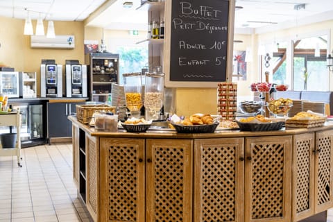 Daily buffet breakfast for a fee