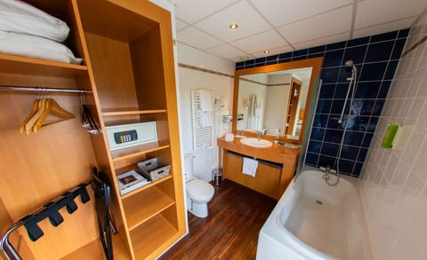 Deluxe Suite, Lagoon View | Bathroom | Free toiletries, hair dryer, towels