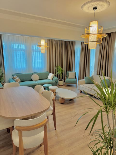 Deluxe Apartment, Mountain View | Living area
