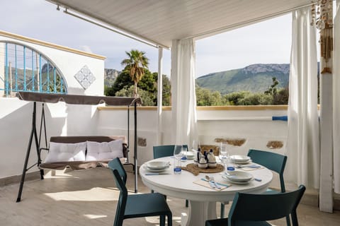Double Room | Minibar, WiFi (free), bed sheets