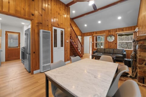 Flat-screen TV, fireplace