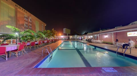Poolside bar