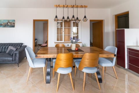 Family House, 6 Bedrooms, Sea View | Dining room