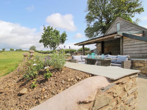 Cottage | Outdoor dining