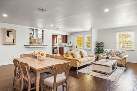 House, Multiple Beds, Patio, Garden View (481-2 Pasadena) | Dining