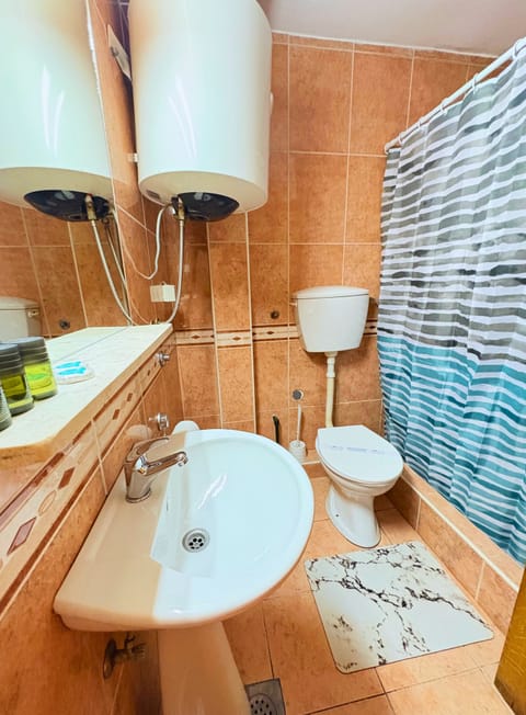 Family Room, Balcony | Laptop workspace, free cribs/infant beds, free WiFi, bed sheets