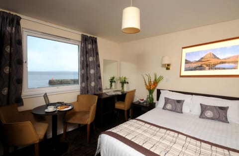 Sea View Double | Desk, free WiFi, bed sheets