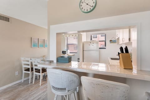 Condo, 2 Bedrooms, Kitchen | Private kitchen | Fridge, microwave, coffee/tea maker, cookware/dishes/utensils