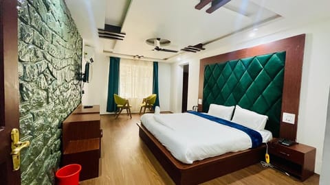 Superior Room | Iron/ironing board (on request), WiFi (free)