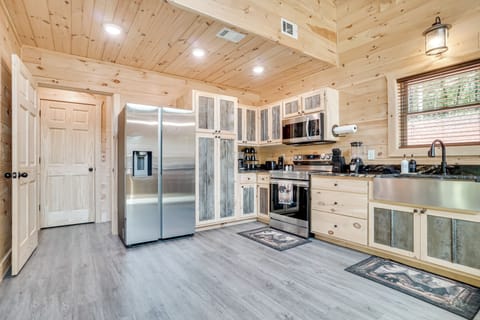 House (2 Bedrooms) | Interior