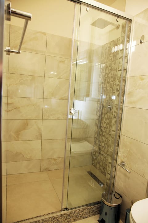 Classic Triple Room, Balcony, City View | Bathroom | Towels, soap, shampoo, toilet paper