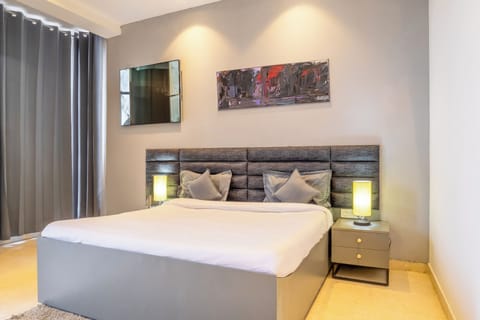 Studio, City View | In-room safe, desk, laptop workspace, blackout drapes