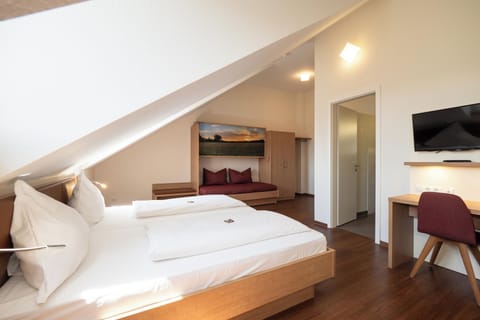 Comfort Double Room | In-room safe, desk, laptop workspace, soundproofing