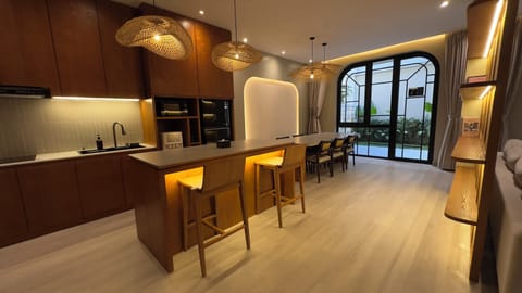 Double - Date Suite | Living area