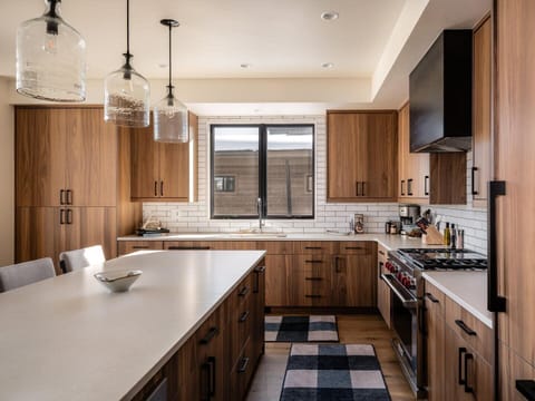 House, 6 Bedrooms | Private kitchen | Coffee/tea maker