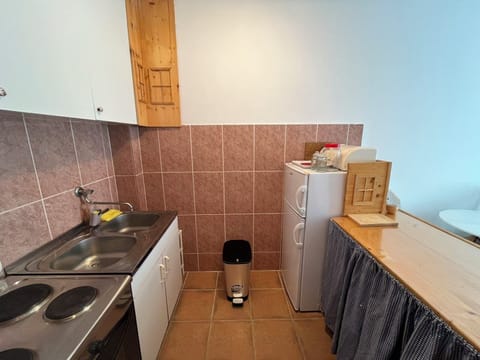 Comfort Apartment, Balcony, Courtyard View | Private kitchen