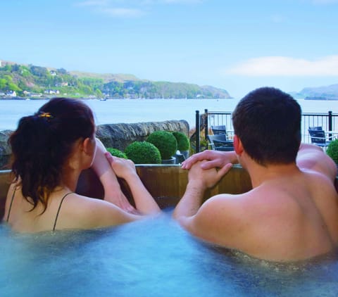 Couples treatment rooms, body treatments, hot stone massages