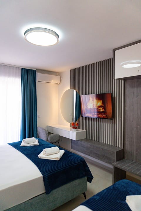 Deluxe Triple Room, Balcony, City View | Desk, free WiFi