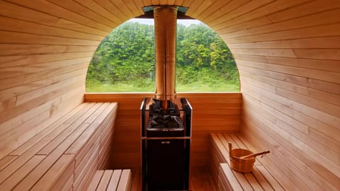 4 treatment rooms, massages