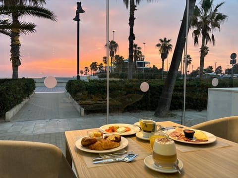 Daily buffet breakfast for a fee