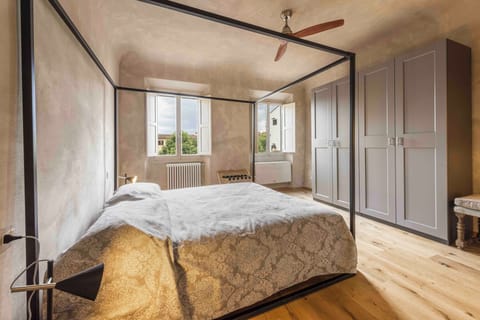 Deluxe Apartment | Iron/ironing board, free WiFi