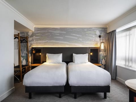 Classic Room, 2 Twin Beds | Premium bedding, Select Comfort beds, in-room safe, desk