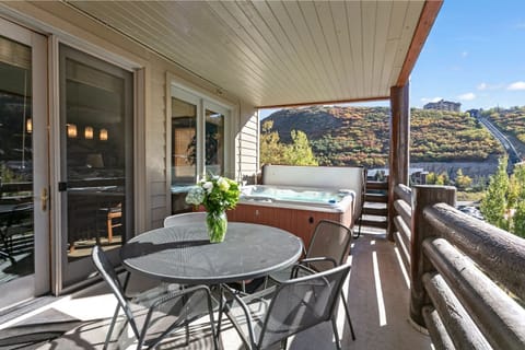 Condo, 2 Bedrooms | Outdoor dining
