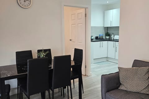 Apartment | Dining