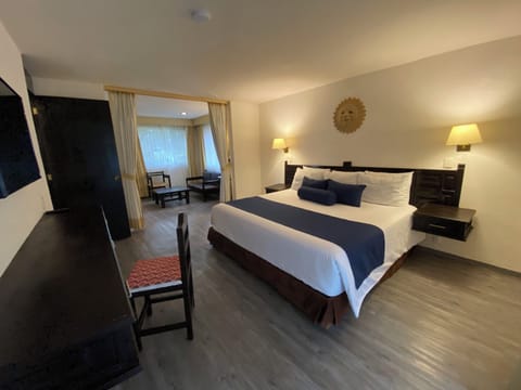 Grand Suite | Blackout drapes, iron/ironing board, bed sheets