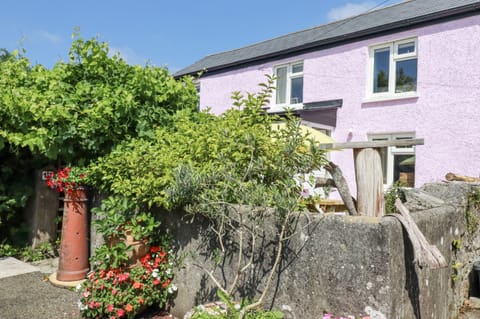 Cottage | Property grounds