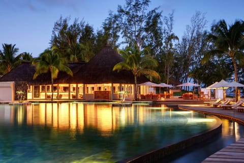 4 outdoor pools, pool umbrellas