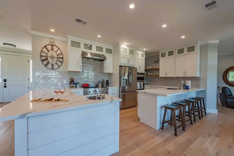 House, Multiple Beds, Fireplace | Private kitchen