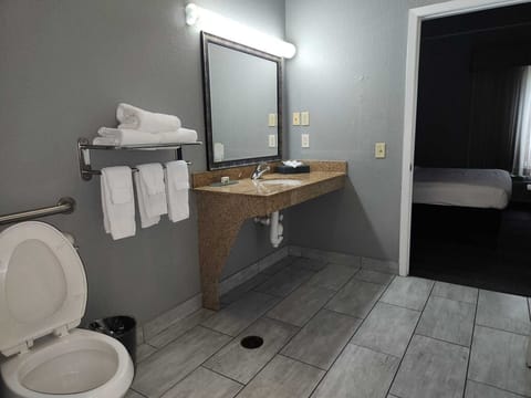 Deluxe Room, 2 Queen Beds, Non Smoking | Bathroom | Combined shower/tub, towels, soap, shampoo