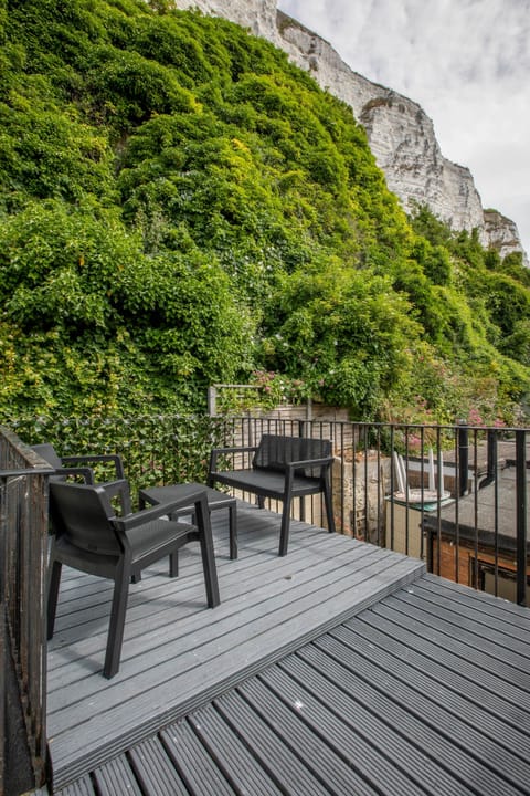 Classic House | Balcony