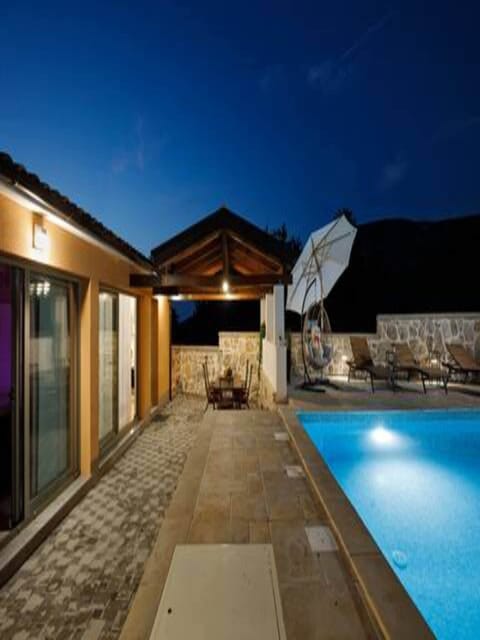 House (Holiday Home Lišnjak) | Outdoor pool