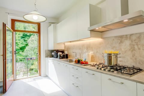 Family Apartment, 2 Bedrooms, 2 Bathrooms (Boutique Terrace Apartment In The) | Private kitchen