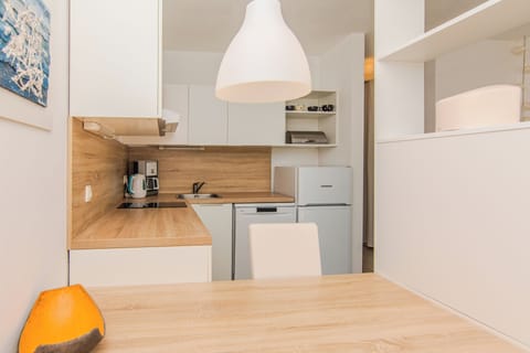 Standard House, Patio, Garden View | Private kitchen | Full-size fridge, microwave, oven, stovetop