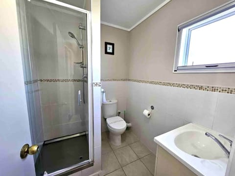 Standard Studio | Bathroom | Shower, free toiletries, towels, soap