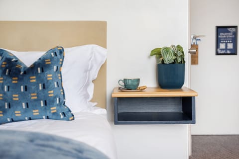 Single Room | Minibar, desk, iron/ironing board (on request), WiFi (free)